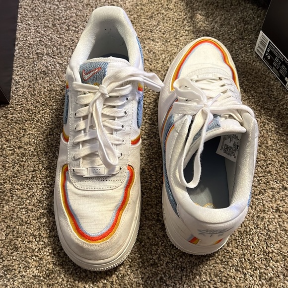 Womens Air Force 1 ‘07 LV8 - Picture 2 of 4